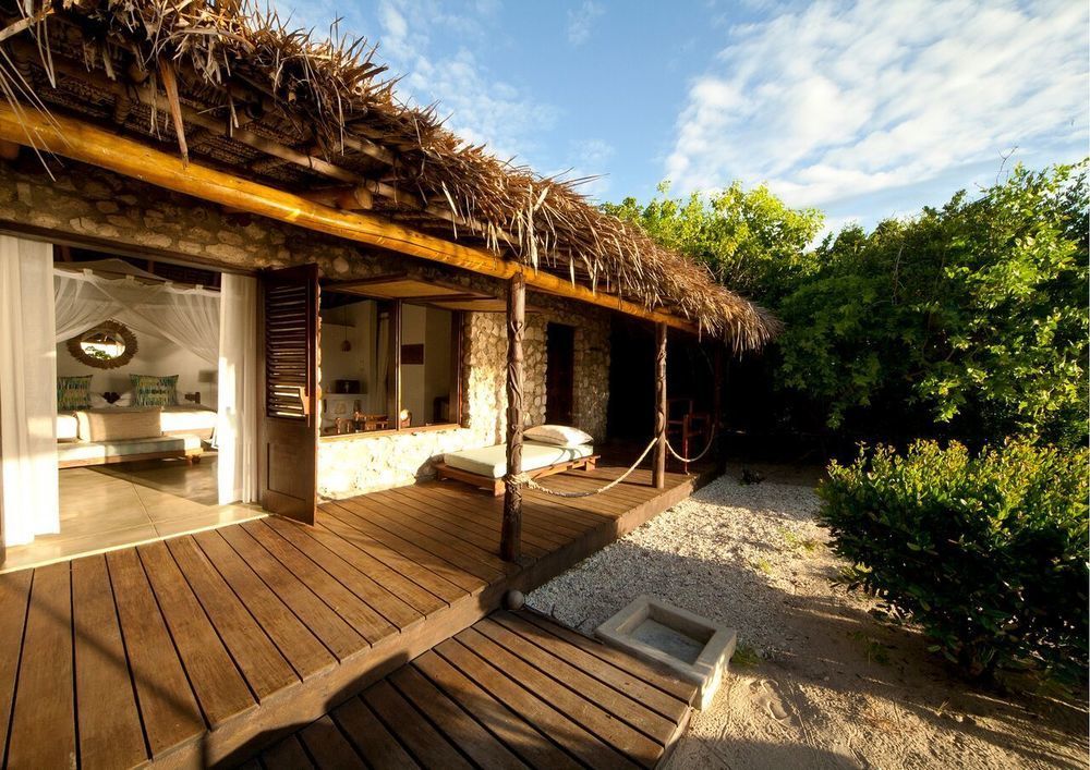 Azura Quilalea Island Hotel Exterior foto